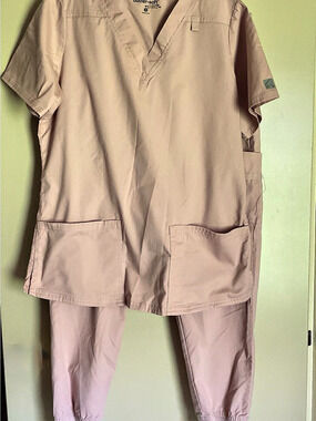 Butter Soft Stretch Scrub Set Pink S Top, SP Pants EXCELLENT CONDITION